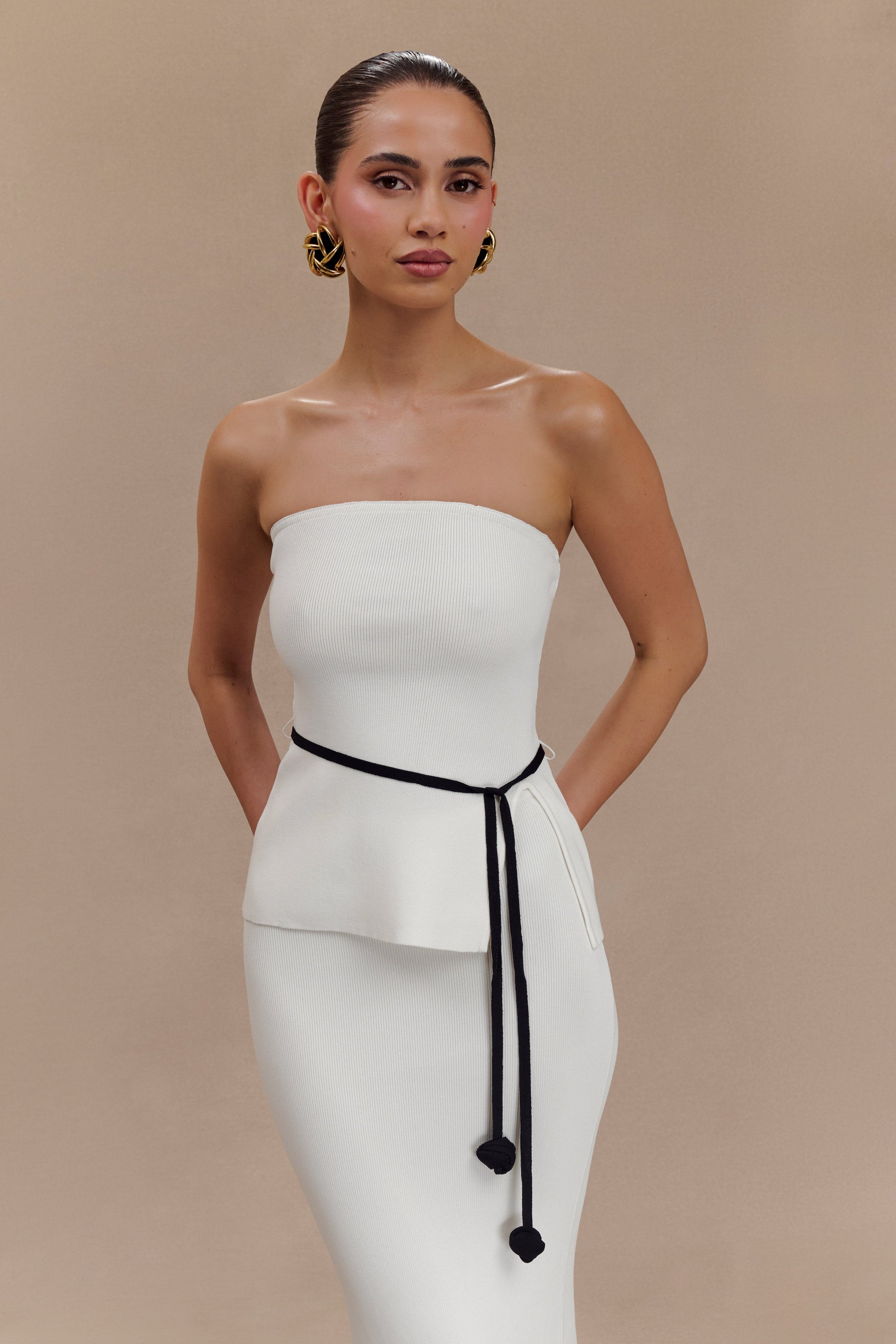 Collective Tops - Keaton Strapless Rose Tie Knit Top - White And Black secondary image