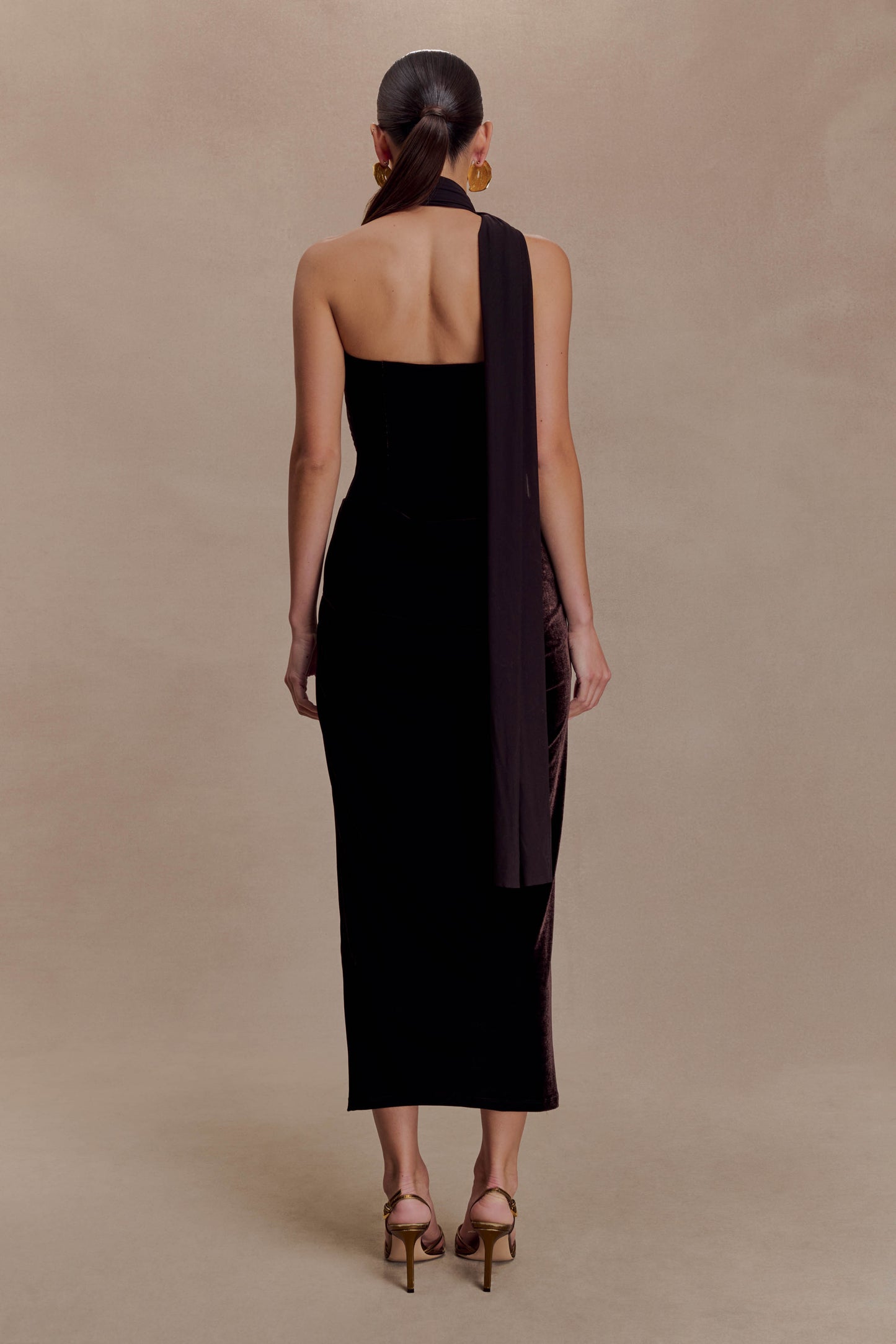 Mattea Velvet Midi Dress With Scarf - Chocolate