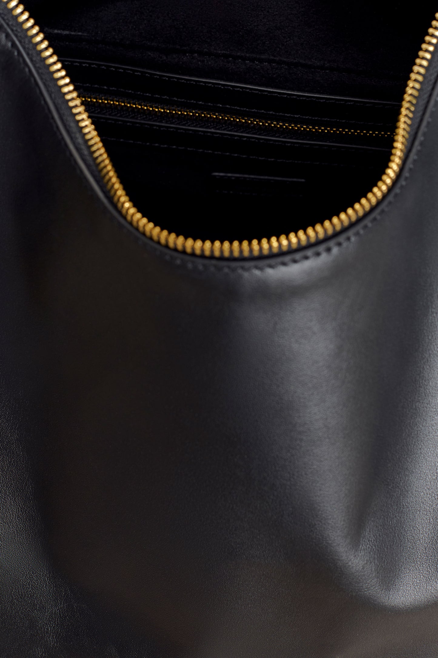 Bristol Croissant Leather Shoulder Bag - Black