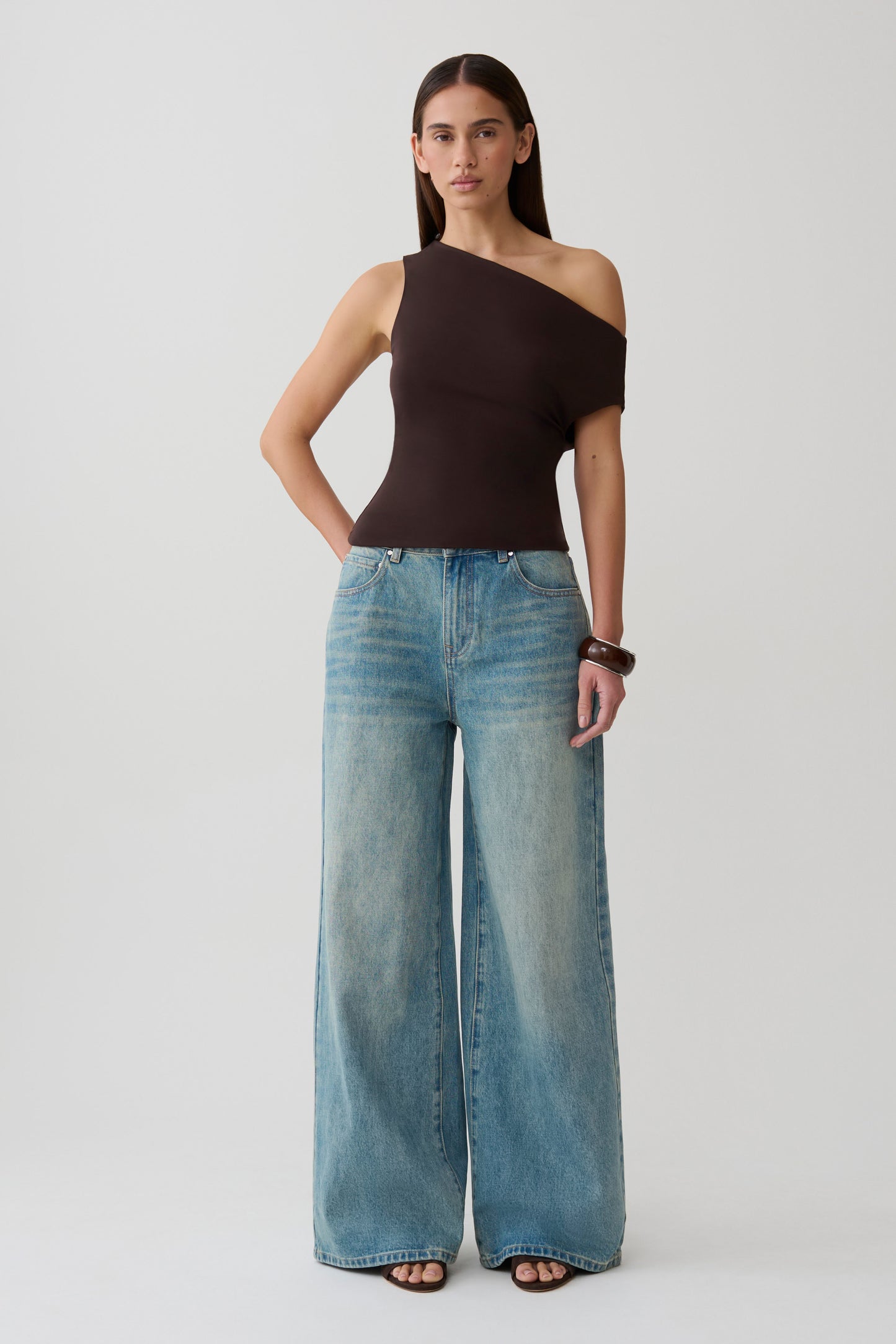 Yuna Short Sleeve Draped Hardware Top - Chocolate