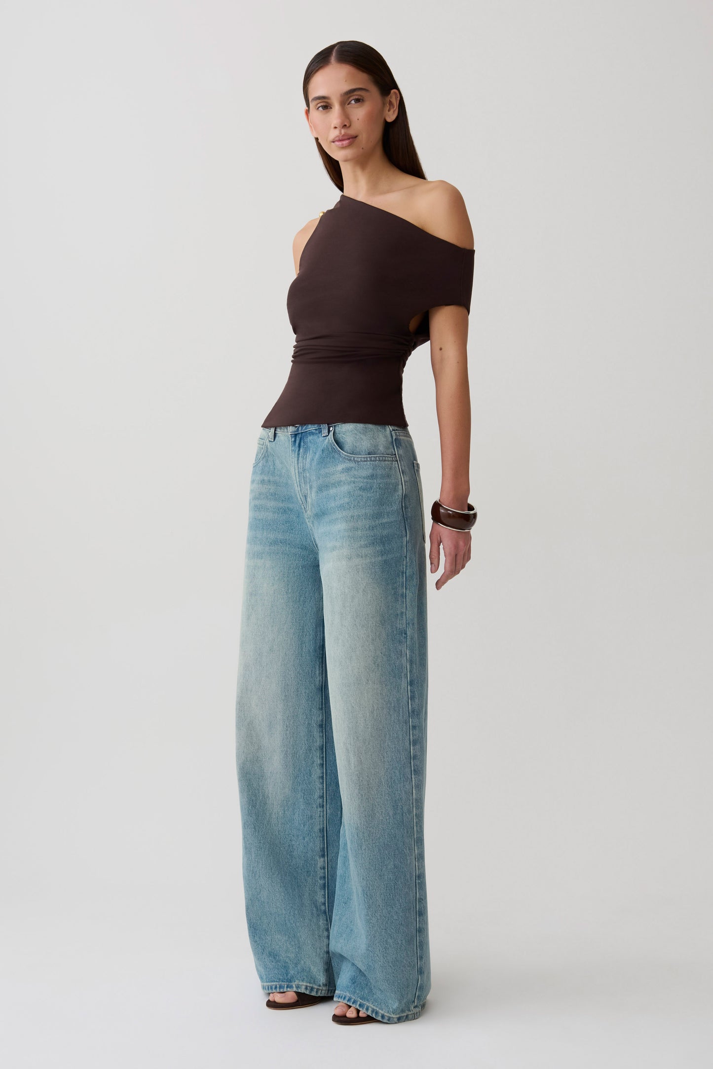 Yuna Short Sleeve Draped Hardware Top - Chocolate