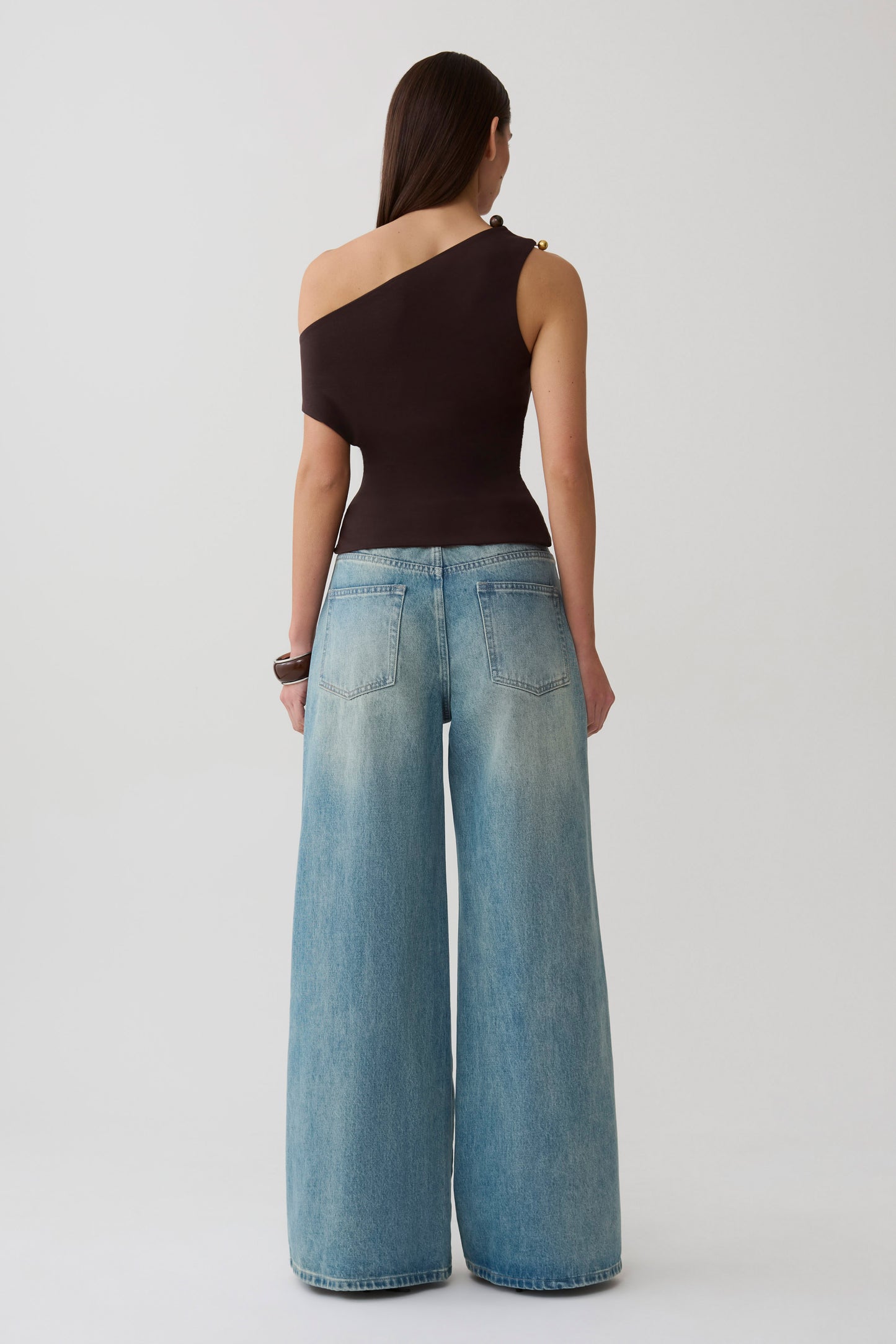 Yuna Short Sleeve Draped Hardware Top - Chocolate
