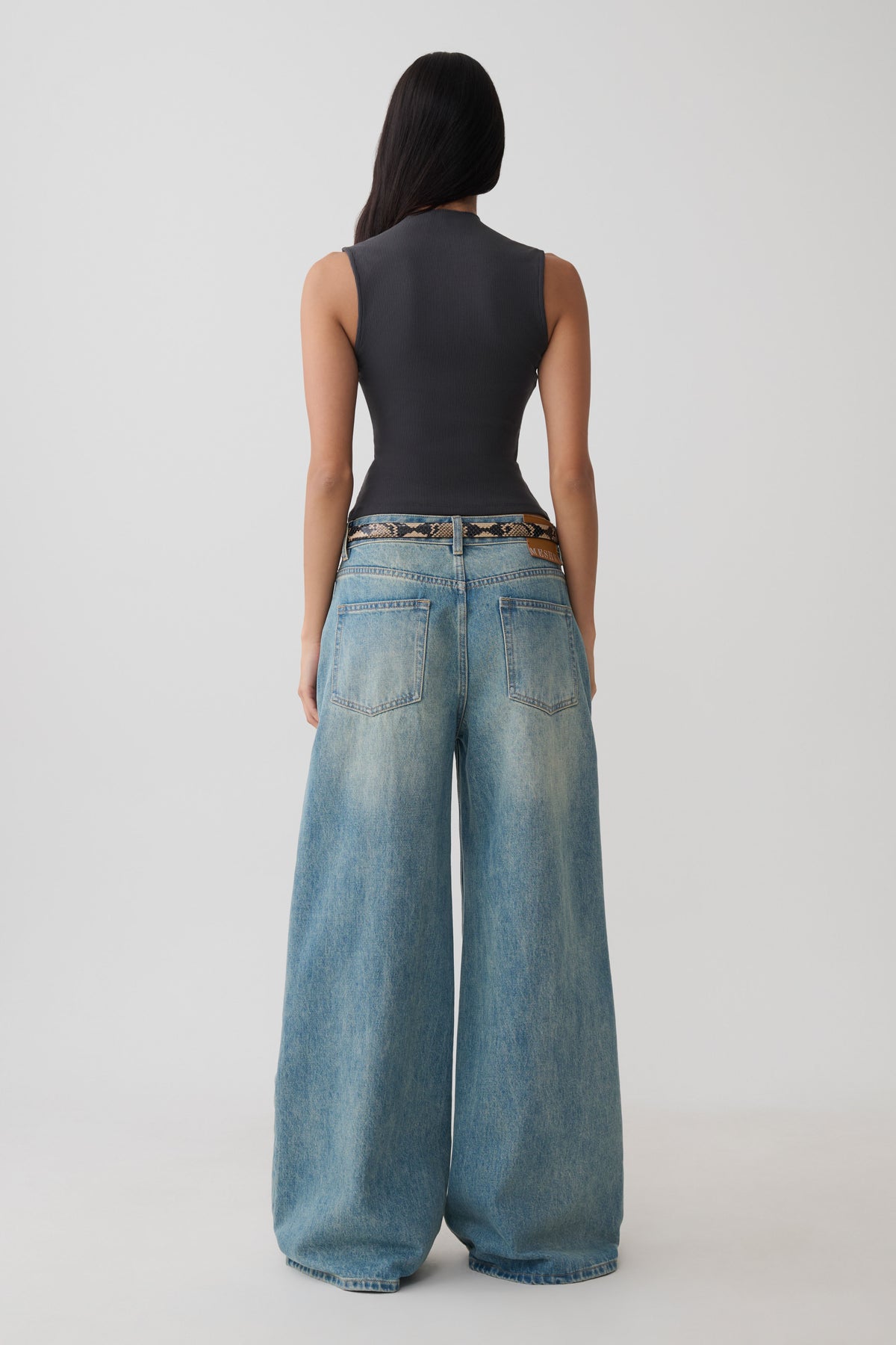 Myrtle Ribbed Sleeveless Lapel Top - Dark Charcoal