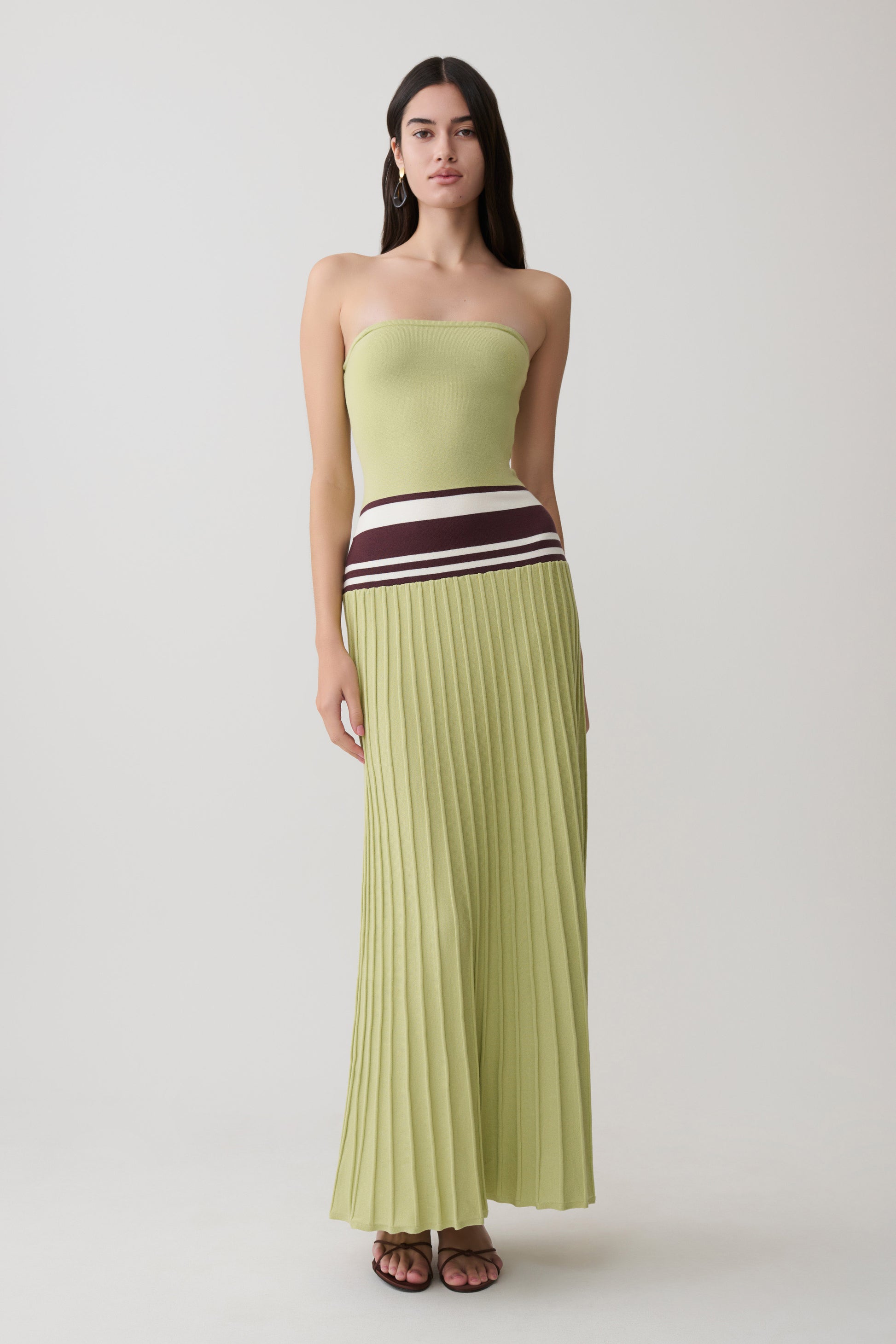 Woman wearing a ligth green strapless contrast knit maxi dress.