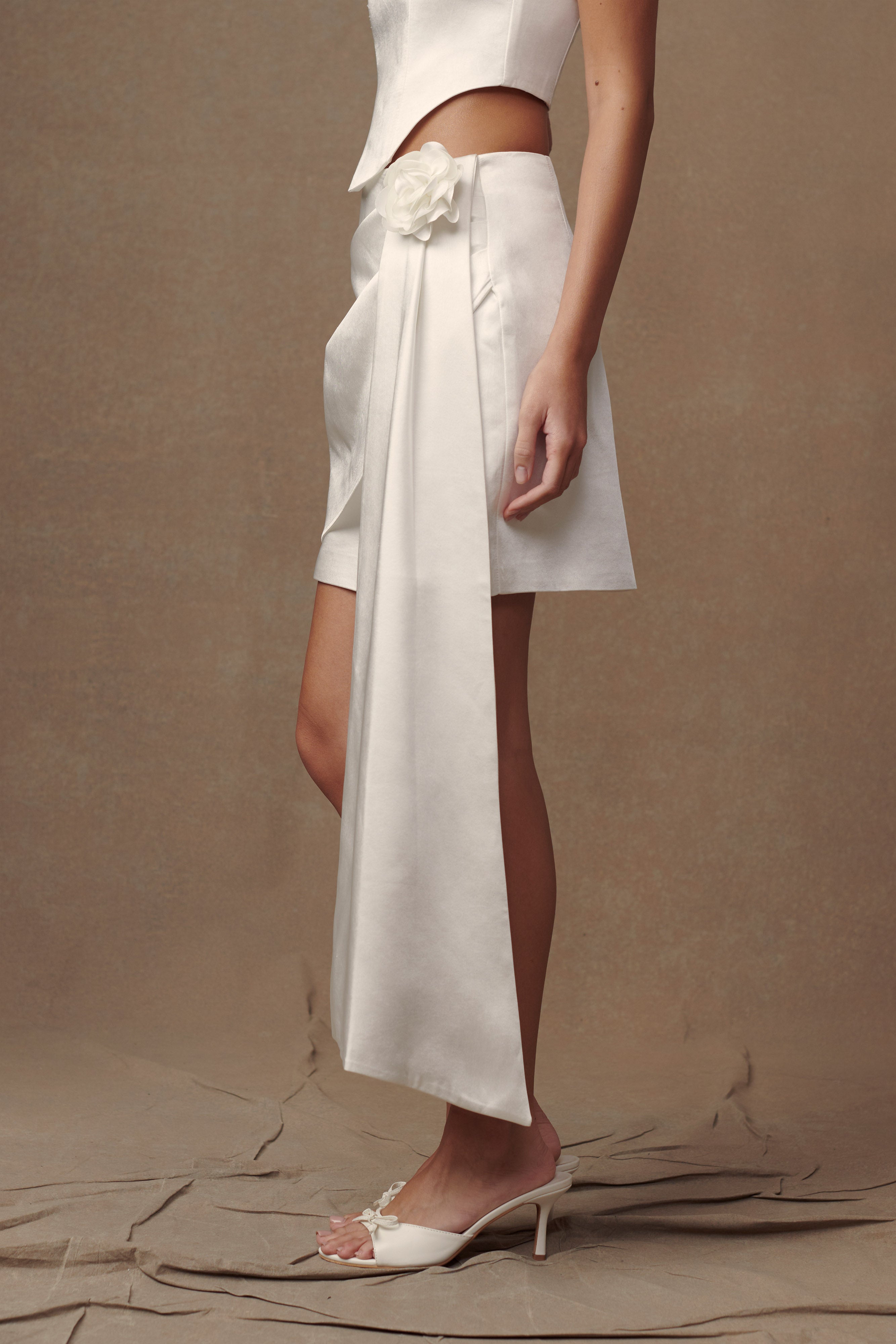 Margot Rose Mini Skirt - White | MESHKI