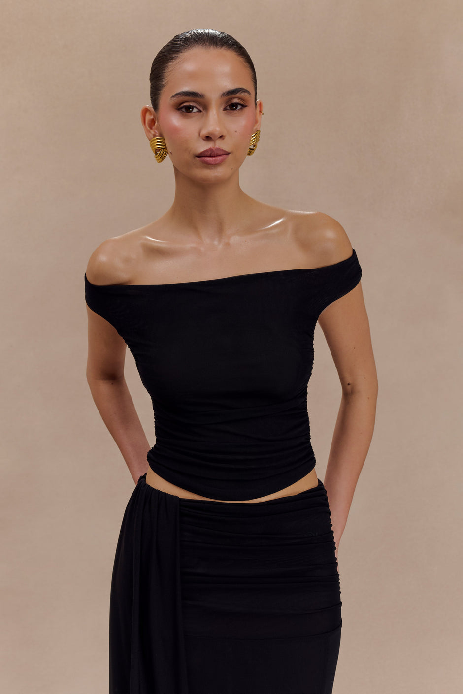 White Dress One Shoulder Pantalón Nora De Meshki Corte Directo Y Tejido  De Malla Beige Cargo Jeans