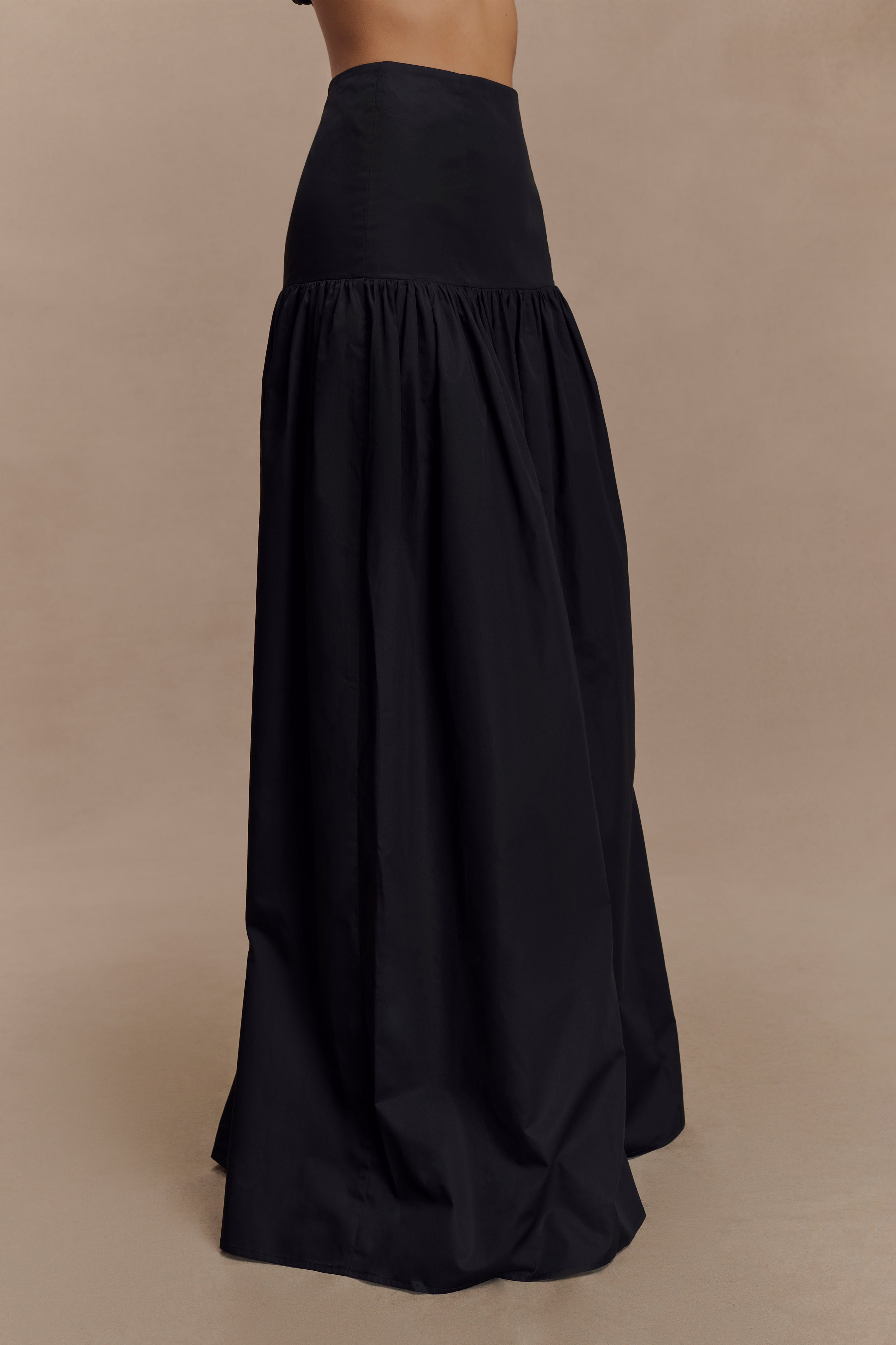 Autumn Maxi Skirt - Black | MESHKI