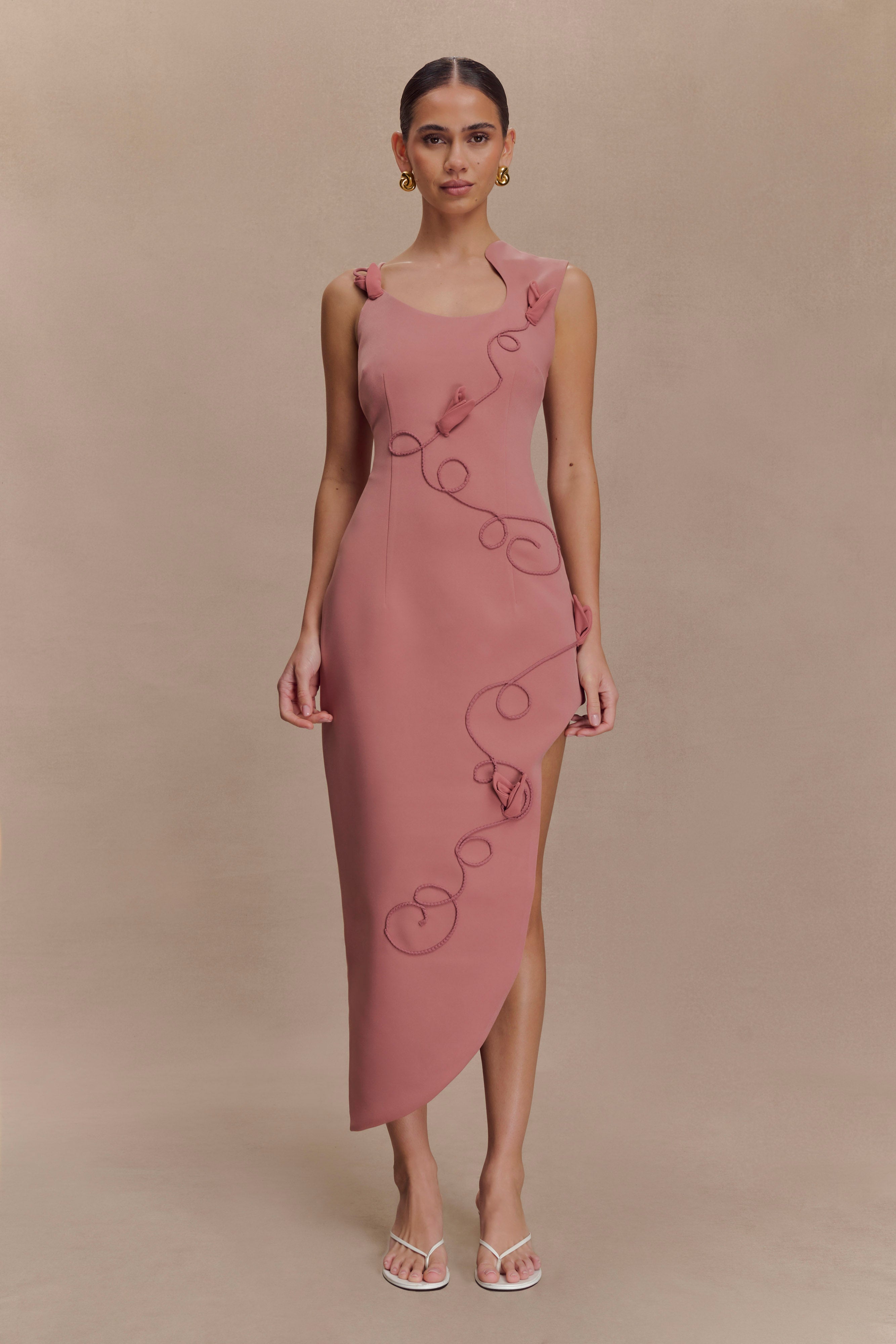 新品　Vol.2 Rose Embroidered Dress Virginia Suiting Embroidered Midi Dress - Burnt Rose | MESHKI