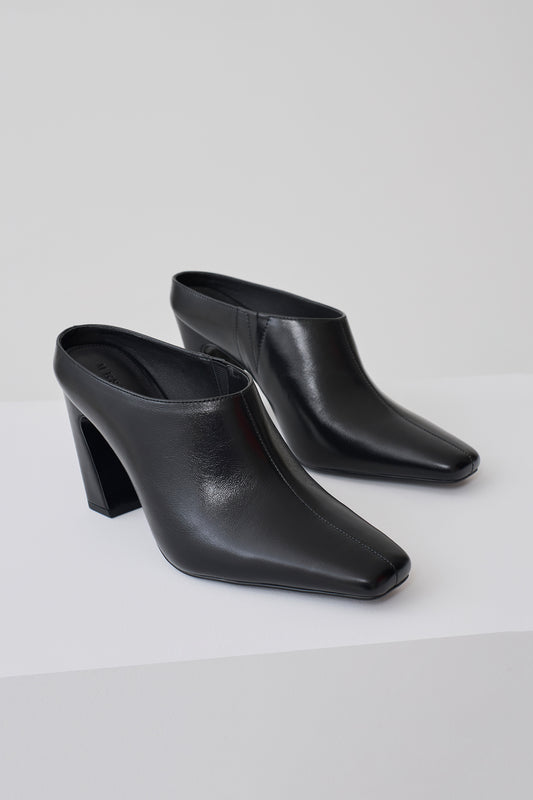 Conne Pointed Mule Wedge - Black