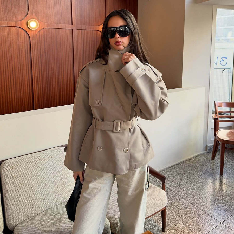 Image of romanameijerr wearing nude trench coat